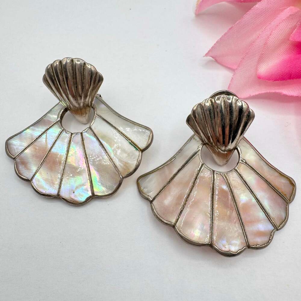 Vintage Shell Fan Doorknocker Earrings Shimmery Mermaidcore Art Deco Style